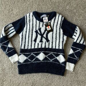 Yankees Blue and White Crew Neck Sweater with Geometric Pattern